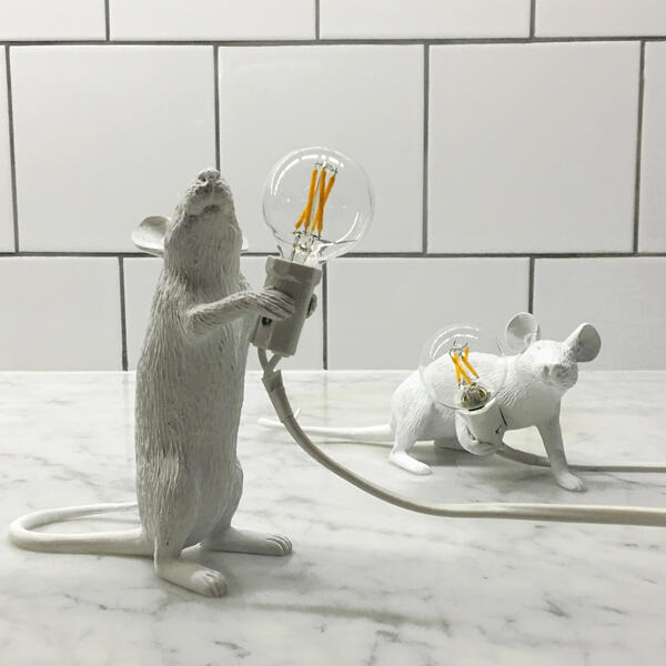 Spelen met toespraak Knuppel Muis lamp liggend wit is super cute en ook in goud verkrijgbaar.